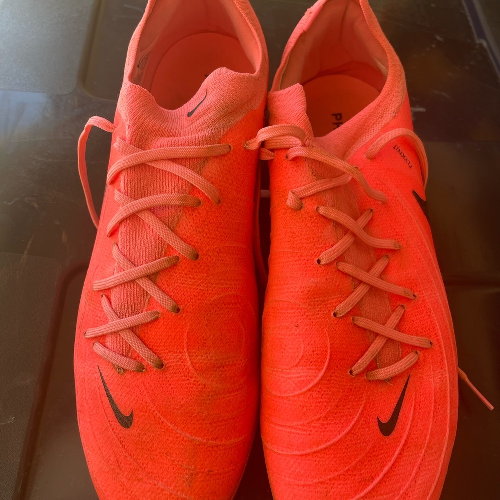 Nike Phantom Cleats - Bright Pink